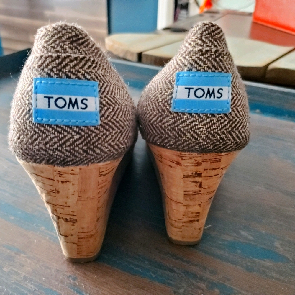 Toms wedges